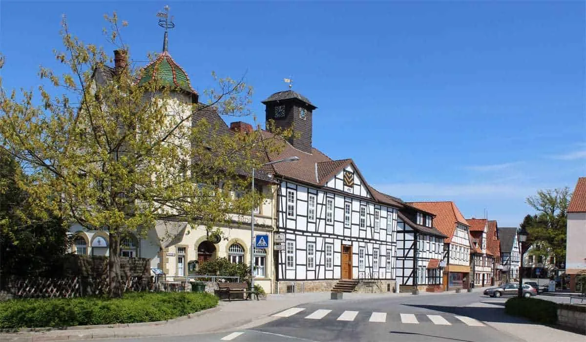 Immobilien Lauenau — Luftaufnahme